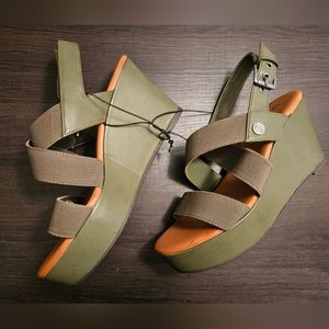 NWT Unisa Wedges